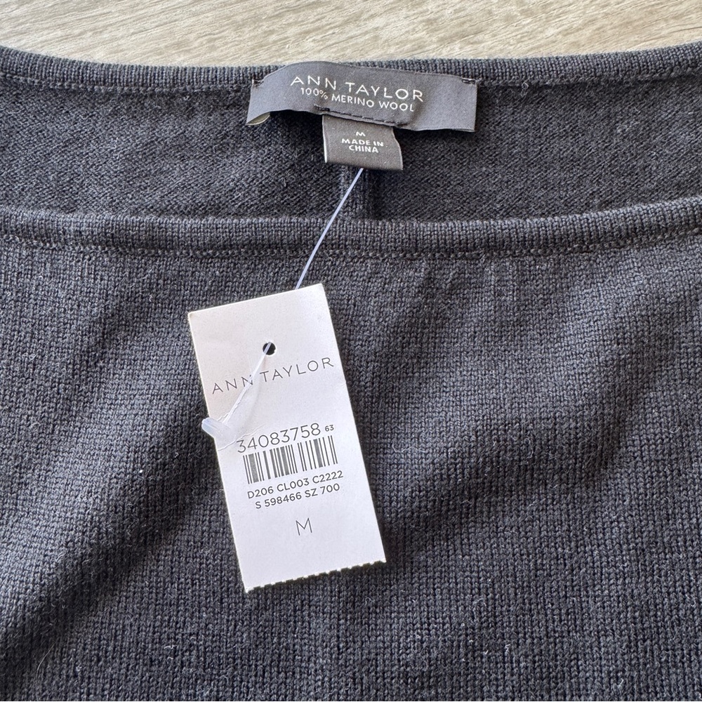Ann Taylor 100% Merino Wool Sweater - Picture 2 of 8
